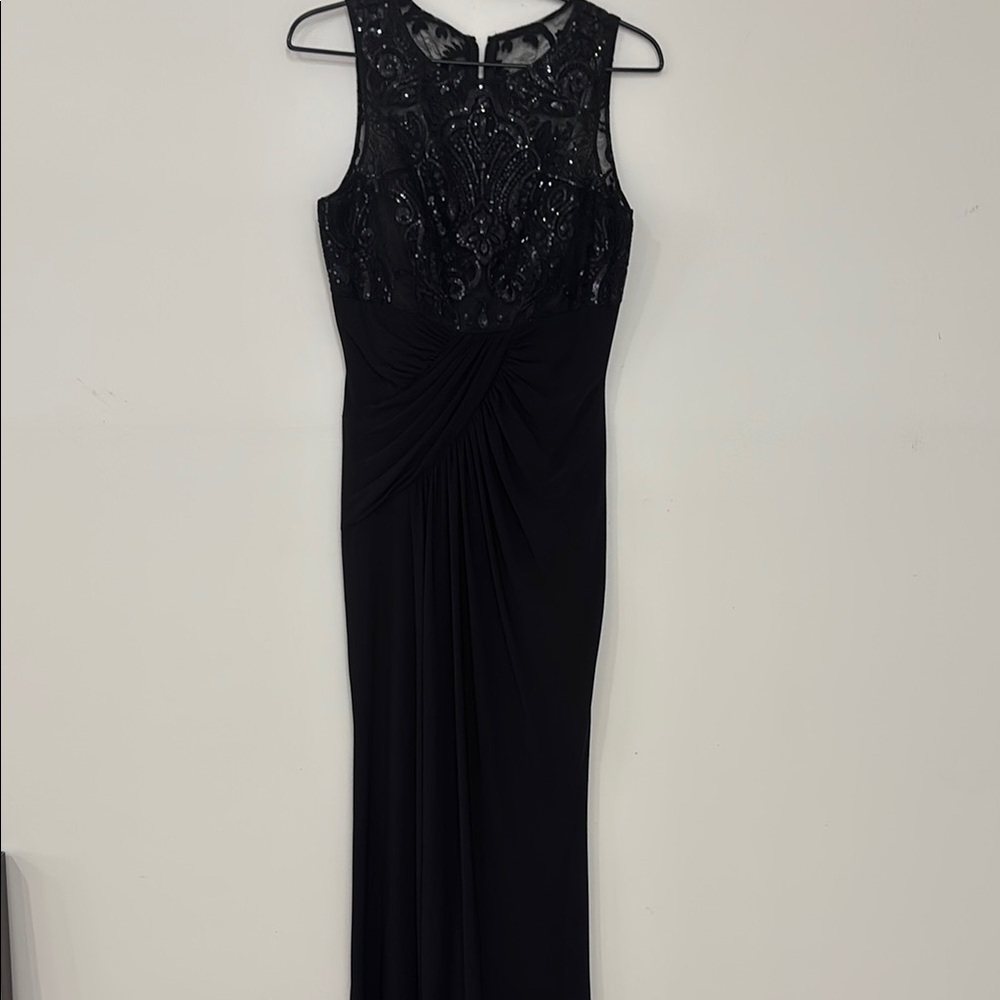 Elegant Black Sleeveless Gown